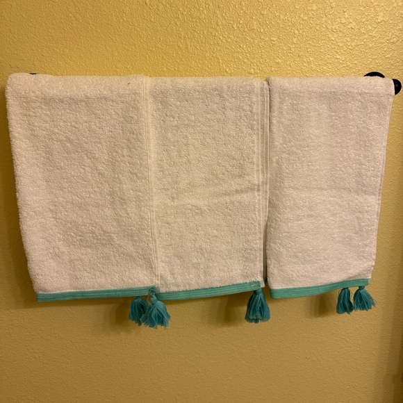 NEW 3 Tassel White Hand Towels with Teal Accents - Picture 1 of 4
